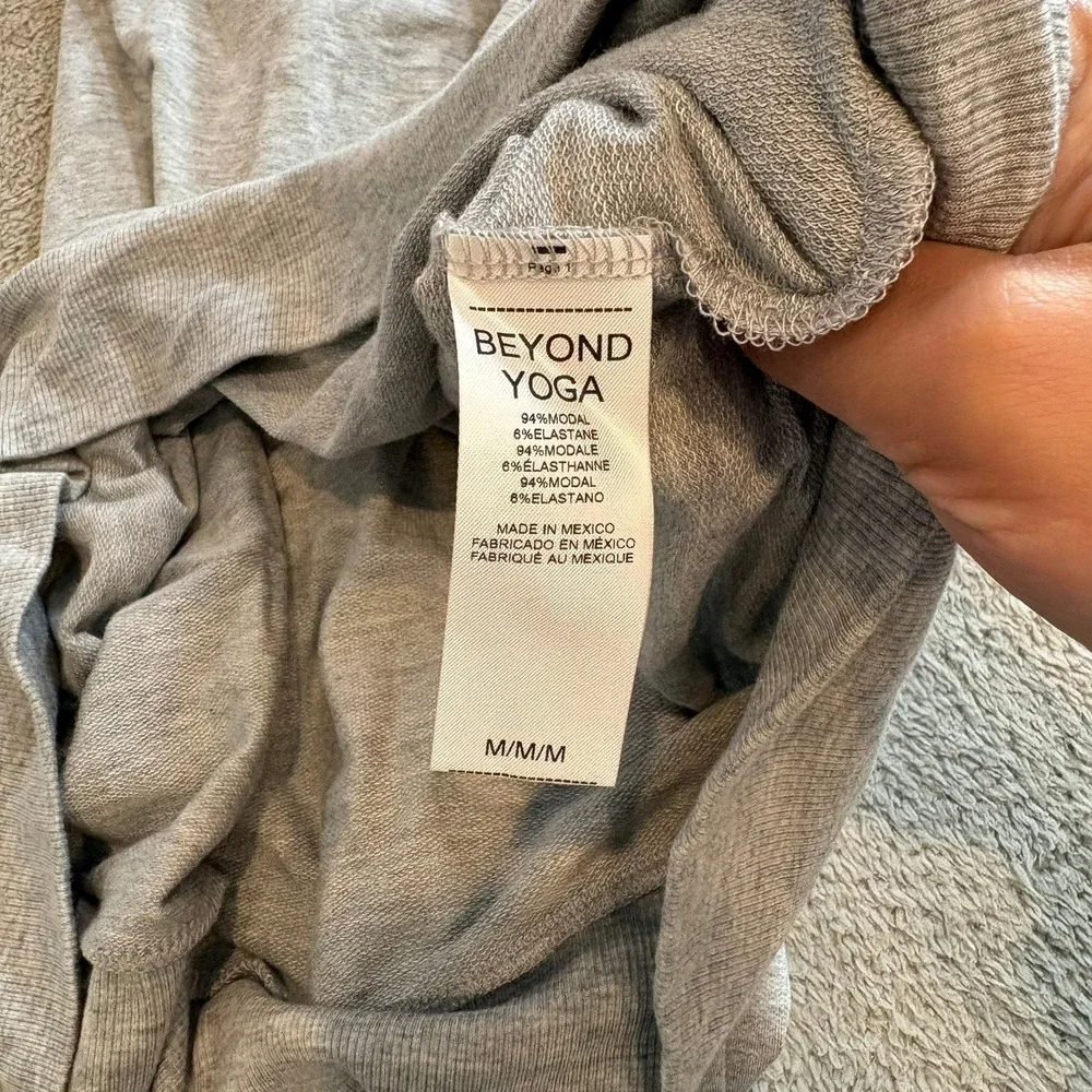 NWT Beyond Yoga Mens Medium Heather Gray Crewneck Sweatshirt Soft Lounge Comfort
